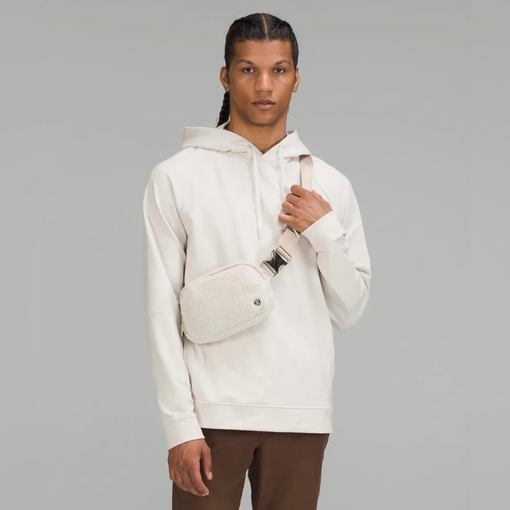 Lululemon Everywhere Belt Bag 
Natural Ivory *Fleece* Sherpa - Picture 7 of 7